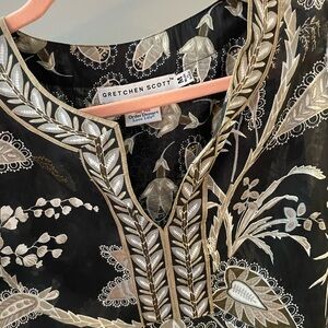 Absolutely adorable Gretchen Scott tunic, lightweight, fashionable and perfect